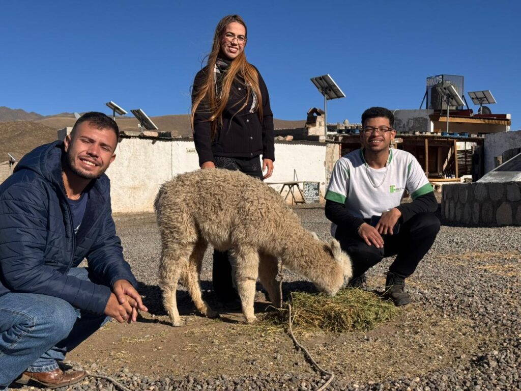 Tres estudiantes del Instituto Federal del Sud de Minas Gerais realizan una estancia académica en la Escuela de Agricultura y Sacarotecnia de la UNT, fortaleciendo la formación práctica y los vínculos internacionales.